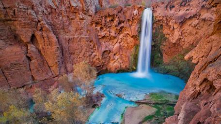 Majestic Mooney Falls in Arizona's Red Cliffs wallpaper