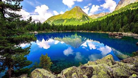 Pristine Mountain Mirror in Springtime Splendor wallpaper
