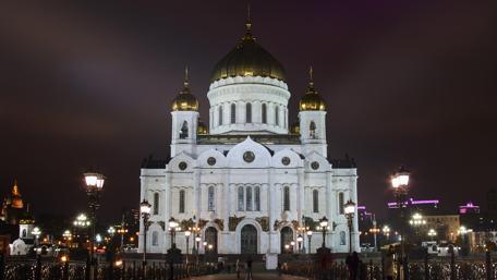 Majestic Cathedral Shining at Night in Moscow wallpaper