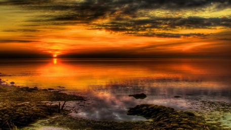 Stunning Sunset Over Calm Waters wallpaper