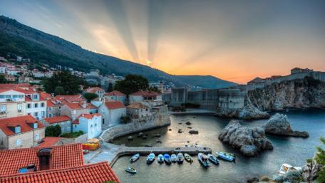 Scenic Dubrovnik Bay at Sunset Overlooking the Cityscape wallpaper