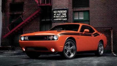 Vibrant Dodge Challenger Wallpaper for Car Enthusiasts wallpaper