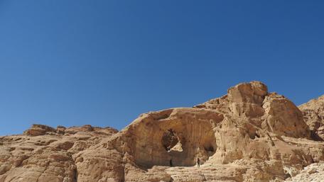 Breathtaking Desert Landscape Under Clear Blue Sky wallpaper