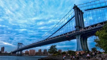 Brooklyn Bridge Under Dramatic Sky Showcase wallpaper