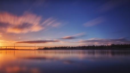 Serene Sunrise Over Tranquil Waters wallpaper