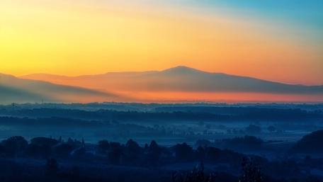 Misty Horizons at Dawn wallpaper