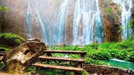 Majestic Waterfall Escape wallpaper