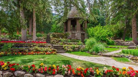 Serenity in Cascade Gardens wallpaper