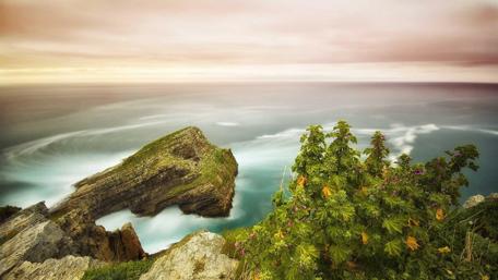 Serene Rocky Coastline at Dusk wallpaper