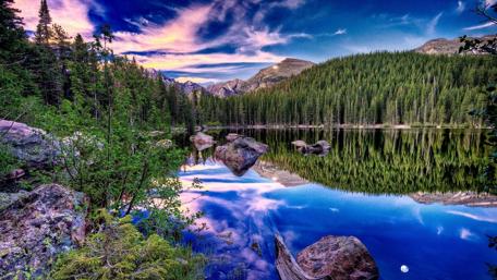 Majestic Mountain Reflection on Lake Surface wallpaper
