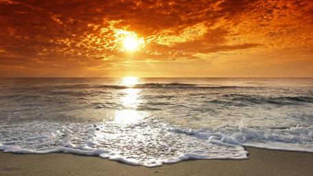 Serene Sunset Over Tranquil Seashore Waves wallpaper