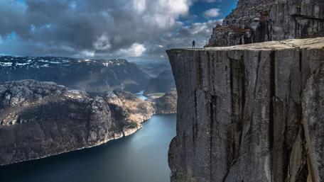 Pulpit Rock (Preikestolen) wallpaper