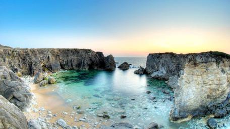 Serene Sunrise at Coastal Bay wallpaper
