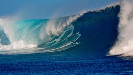 Majestic Ocean Wave Power Unleashed wallpaper