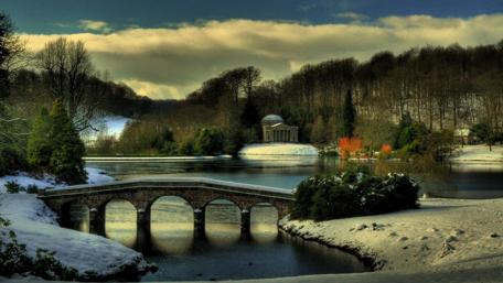 Winter Serenity at Stourhead Gardens wallpaper