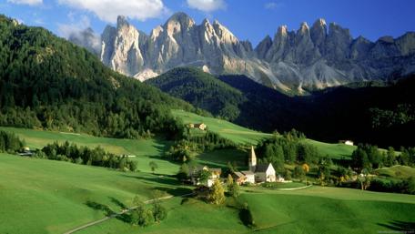Mountain Serenity in Val di Funes wallpaper
