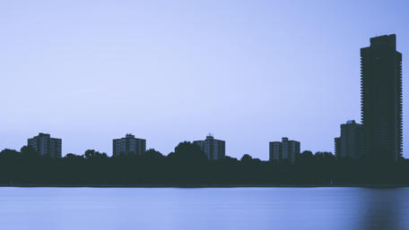 Serene Urban Skyline at Dusk wallpaper