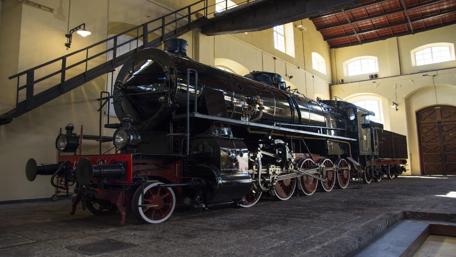Vintage Locomotive Elegance in the Station wallpaper