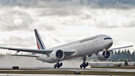 Airplane Power on the Runway wallpaper