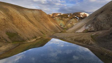 Majestic Icelandic Landscape Reflecting the Sky wallpaper