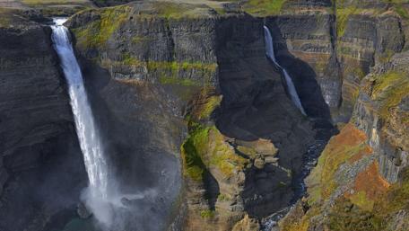 Majestic Haifoss Cascades in Iceland's Rocky Cliffs wallpaper