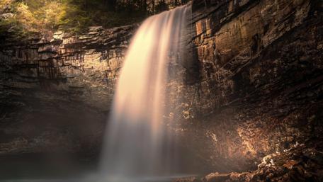 Majestic Waterfall in Glorious Detail wallpaper