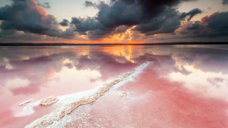 Serene Coastal Sunset Reflection wallpaper