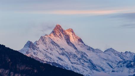 Majestic Mountain Peaks in Glorious Dawn Light wallpaper