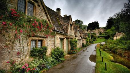 The charming Arlington Row - Bibury, UK wallpaper