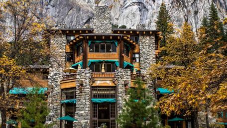 Serene Yosemite Getaway in Fall Colors wallpaper