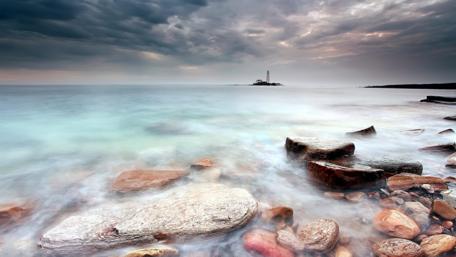 Serene Coastal Lighthouse Beauty wallpaper