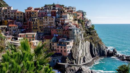 Colorful houses of Manarola wallpaper