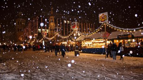 Snowing in Nuremberg wallpaper