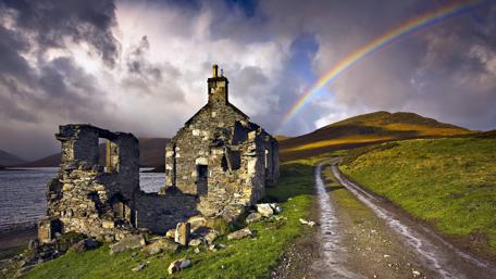 Rainbow on the cloudy sky wallpaper