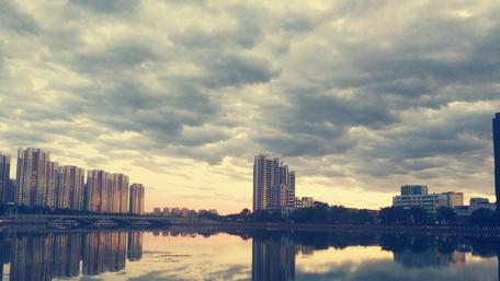 Buildings reflected in water wallpaper
