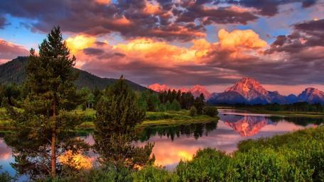 Sunset in Mount Moran, Grand Teton National Park wallpaper