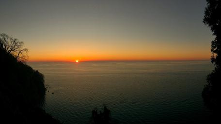 Serene Sunset Over Tranquil Sea wallpaper