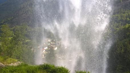 Italian waterfall wallpaper