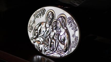 Elegant Family Portrait for Spiritual Celebrations wallpaper