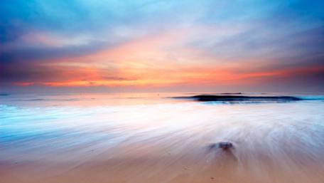 Sunrise over the ocean wallpaper