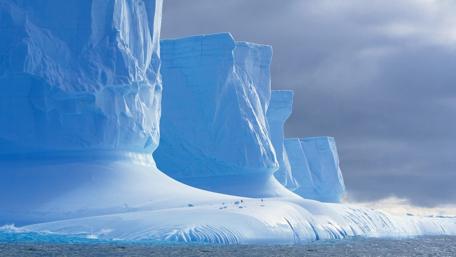 Icebergs on Antarctica wallpaper