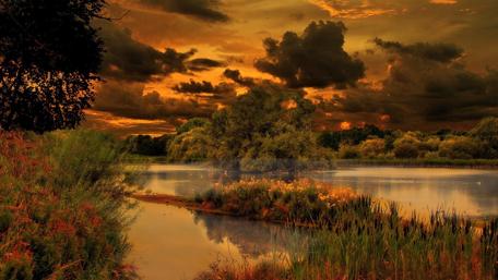 Water reflection in the sunset wallpaper