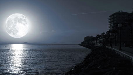 Full moon in the dark sky wallpaper