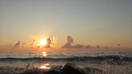 Sunset over the ocean wallpaper