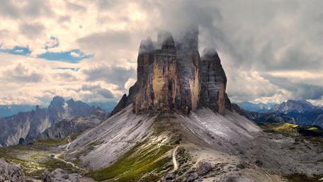 Italy - Three peaks of Lavared (Tre Cime di Lavaredo) ☁️⛰️☁️ wallpaper