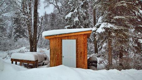 Log cabin in Alaska wallpaper