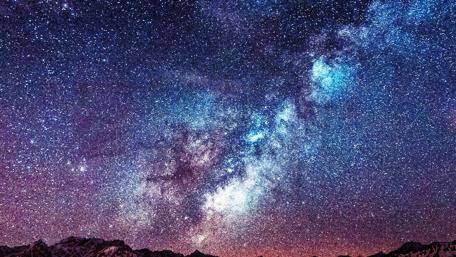 Milky way in the night sky wallpaper