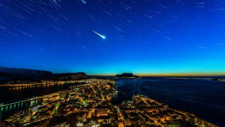 Star trails above Norway from Fjellstua Viewpoint ✨ wallpaper