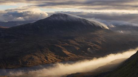 Mountains in the fog wallpaper