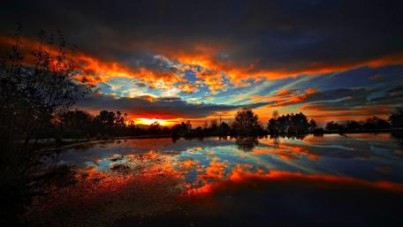 Sunset over the lake wallpaper